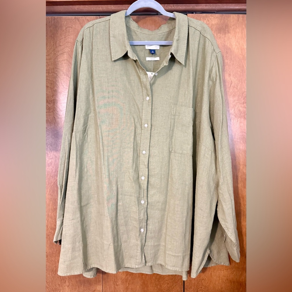 Women’s Lightweight Button-Down Shirt in Olive Green